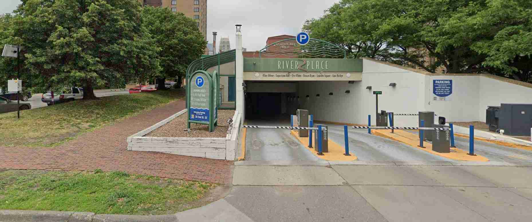 RiverplaceParkingRampEntrance.jpg
